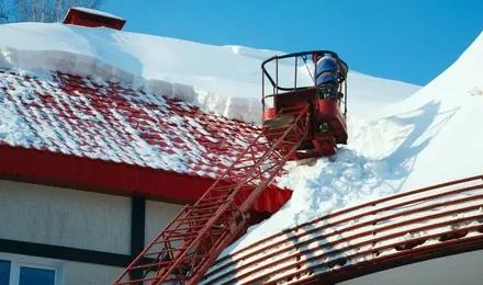 Wer räumt mein Dach bei zu hoher Schneelast? Schneelast